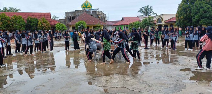 Lomba Joget Kursi Antar Kelas Meriahkan Class Meeting Lomba Joget Kursi Antar Kelas Meriahkan Class Meeting