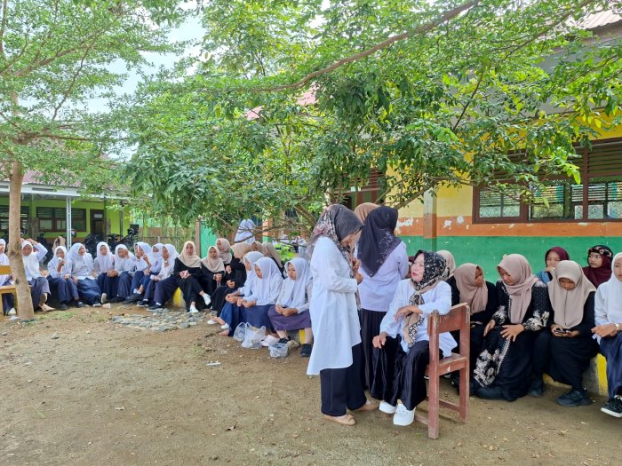 Dukungan Hangat Wali Kelas Iringi Finalis Vokal Grup SMART Ramadan MTsN 1 Bungo Dukungan Hangat Wali Kelas Iringi Finalis Vokal Grup SMART Ramadan MTsN 1 Bungo
