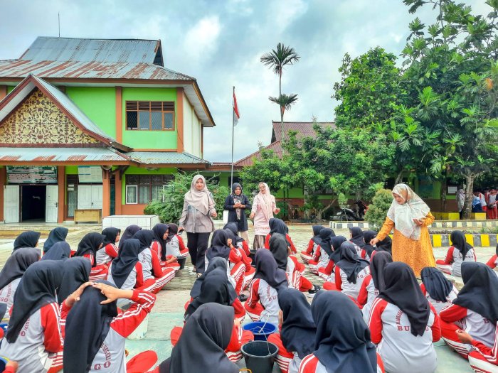 MTsN 1 Bungo Gelar Penyerahan Tablet Tambah Darah bagi Remaja Putri, Sinergi dengan Puskesmas Tanjung Agung MTsN 1 Bungo Gelar Penyerahan Tablet Tambah Darah bagi Remaja Putri, Sinergi dengan Puskesmas Tanjung Agung
