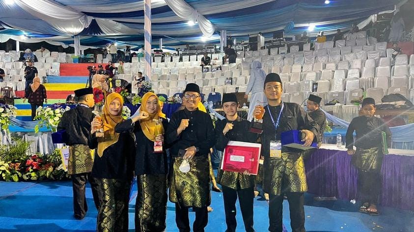 Siswa-Siswi Anggota Keagamaan Kafilah MAN 2 Kota Jambi Raih Prestasi Gemilang di MTQ ke-53 Tingkat Provinsi Jambi Siswa-Siswi Anggota Keagamaan Kafilah MAN 2 Kota Jambi Raih Prestasi Gemilang di MTQ ke-53 Tingkat Provinsi Jambi