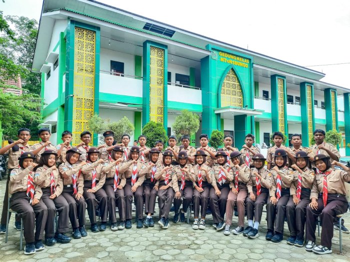 Anggota Pramuka MTsN 1 Bungo Siap Hadapi Jambore Ranting 2025 Anggota Pramuka MTsN 1 Bungo Siap Hadapi Jambore Ranting 2025