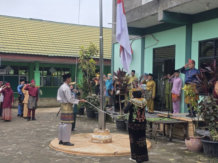Rawat Semesta dengan Cinta, MTsN 3 Kota Jambi Hadirkan Upacara HGN Paling Menginspirasi Rawat Semesta dengan Cinta, MTsN 3 Kota Jambi Hadirkan Upacara HGN Paling Menginspirasi