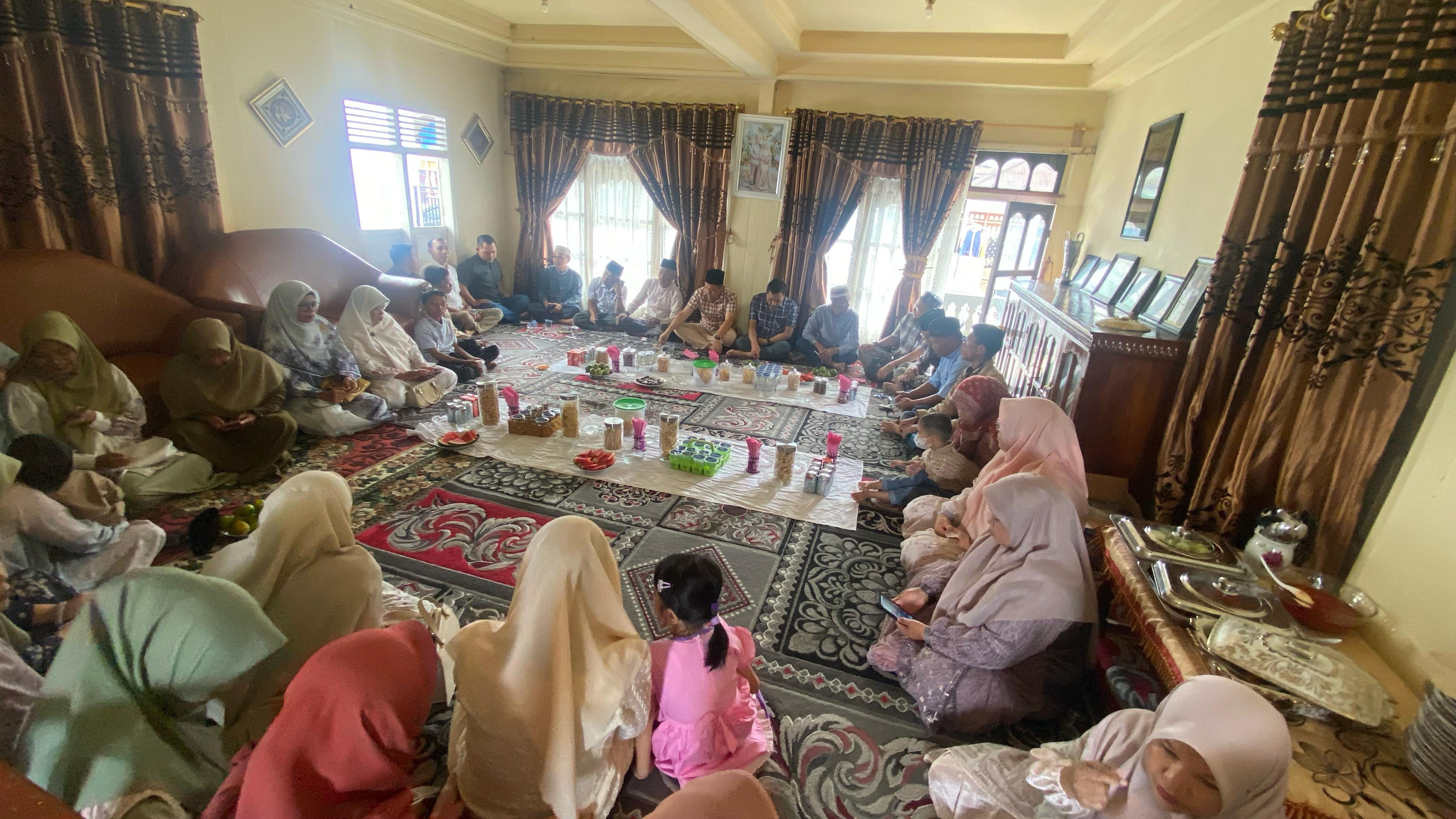 Halal Bihalal Keluarga Besar MAN 1 Kerinci Bersama Kepala Madrasah di Hari Raya idul fitri Halal Bihalal Keluarga Besar MAN 1 Kerinci Bersama Kepala Madrasah di Hari Raya idul fitri