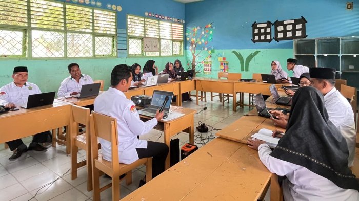 Kompak Selesaikan Pengisian e-Kinerja Triwulan III, Guru MIN 4 Tebo Tunjukkan Kolaborasi Positif Kompak Selesaikan Pengisian e-Kinerja Triwulan III, Guru MIN 4 Tebo Tunjukkan Kolaborasi Positif