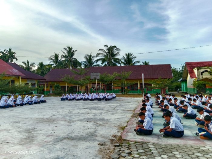 Tingkatkan Kualitas Pembiasaan Pagi, Guru Piket MTsN 1 Bungo Jadi Pembimbing Utama Pengajian Tingkatkan Kualitas Pembiasaan Pagi, Guru Piket MTsN 1 Bungo Jadi Pembimbing Utama Pengajian