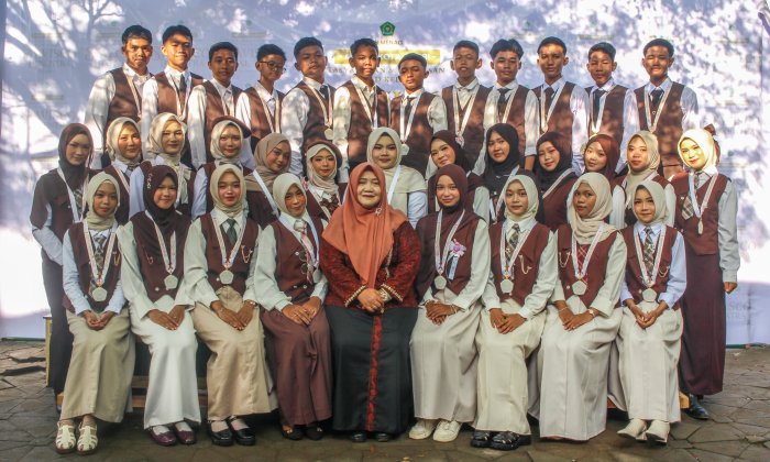 Momen Bahagia, 302 Siswa Kelas IX MTsN 3 Kota Jambi Raih Kelulusan