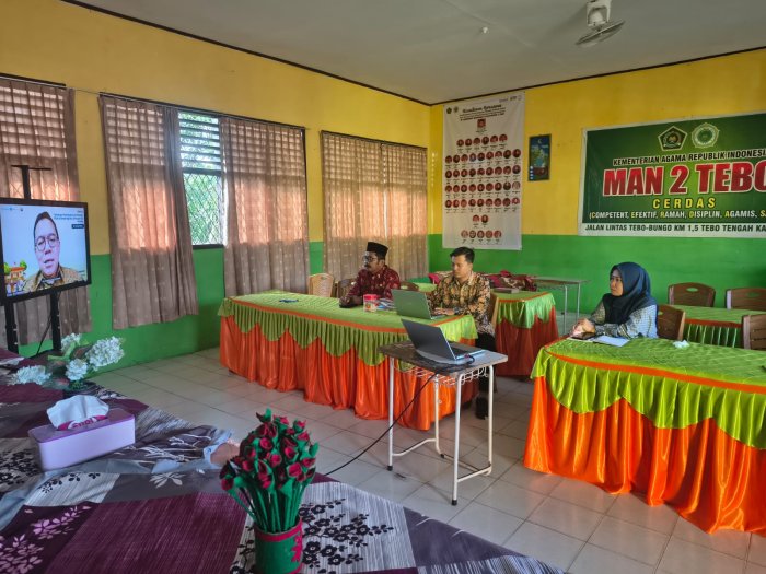 Waka Kesiswaan dan Guru BK MAN 2 Tebo Ikuti Zoom Orientasi P3LH di Madrasah Waka Kesiswaan dan Guru BK MAN 2 Tebo Ikuti Zoom Orientasi P3LH di Madrasah