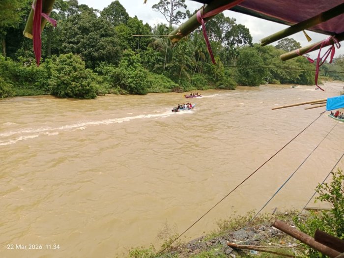 Keceriaan Idul Fitri, Peserta Didik MTsN 1 Bungo Asyik Naik Speedboat di Kampung Keceriaan Idul Fitri, Peserta Didik MTsN 1 Bungo Asyik Naik Speedboat di Kampung