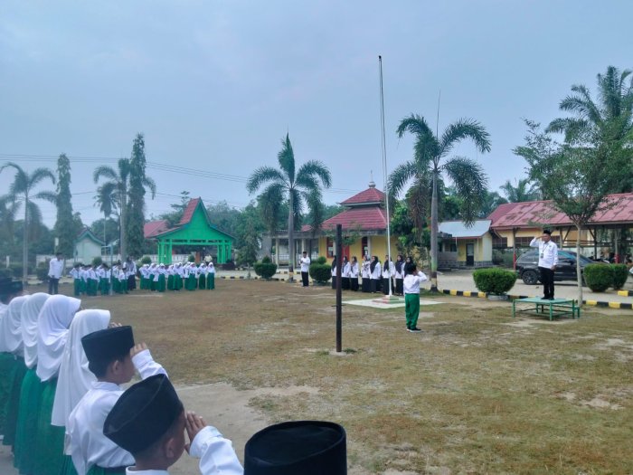 Upacara Bendera 20 Juli 2026 : Murid baru diharap mampu beradaptasi, murid kelas tinggi diminta jadi teladan