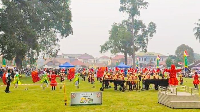 Tampil Meriah, Marching Band Simfony Sekawanesa MIN 4 Tebo Pukau Penonton dan Juri di Festival HUT ke-27 Kabupaten Tebo