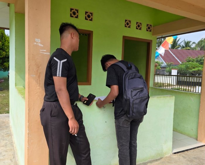Senyum di Gerbang Madrasah, Satpam MTsN 1 Bungo Hadirkan Layanan Prima bagi Setiap Tamu Senyum di Gerbang Madrasah, Satpam MTsN 1 Bungo Hadirkan Layanan Prima bagi Setiap Tamu