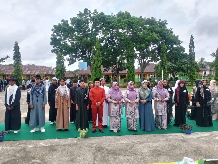 Ketua DWP Kemenag Tebo Juri Lomba Islami MAN 2 Tebo