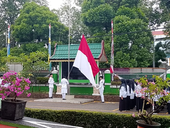 Drum Corps dan Paskibra MAN 2 Kota Jambi Meriahkan Upacara Hari Amal Bhakti ke-80 Kementerian Agama Drum Corps dan Paskibra MAN 2 Kota Jambi Meriahkan Upacara Hari Amal Bhakti ke-80 Kementerian Agama