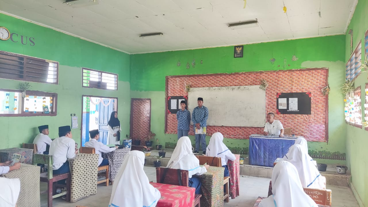 Hari Kedua, Tim SPMB MAN 1 Kerinci Lanjutkan Sosialisasi di Sekolah-Sekolah Hari Kedua, Tim SPMB MAN 1 Kerinci Lanjutkan Sosialisasi di Sekolah-Sekolah