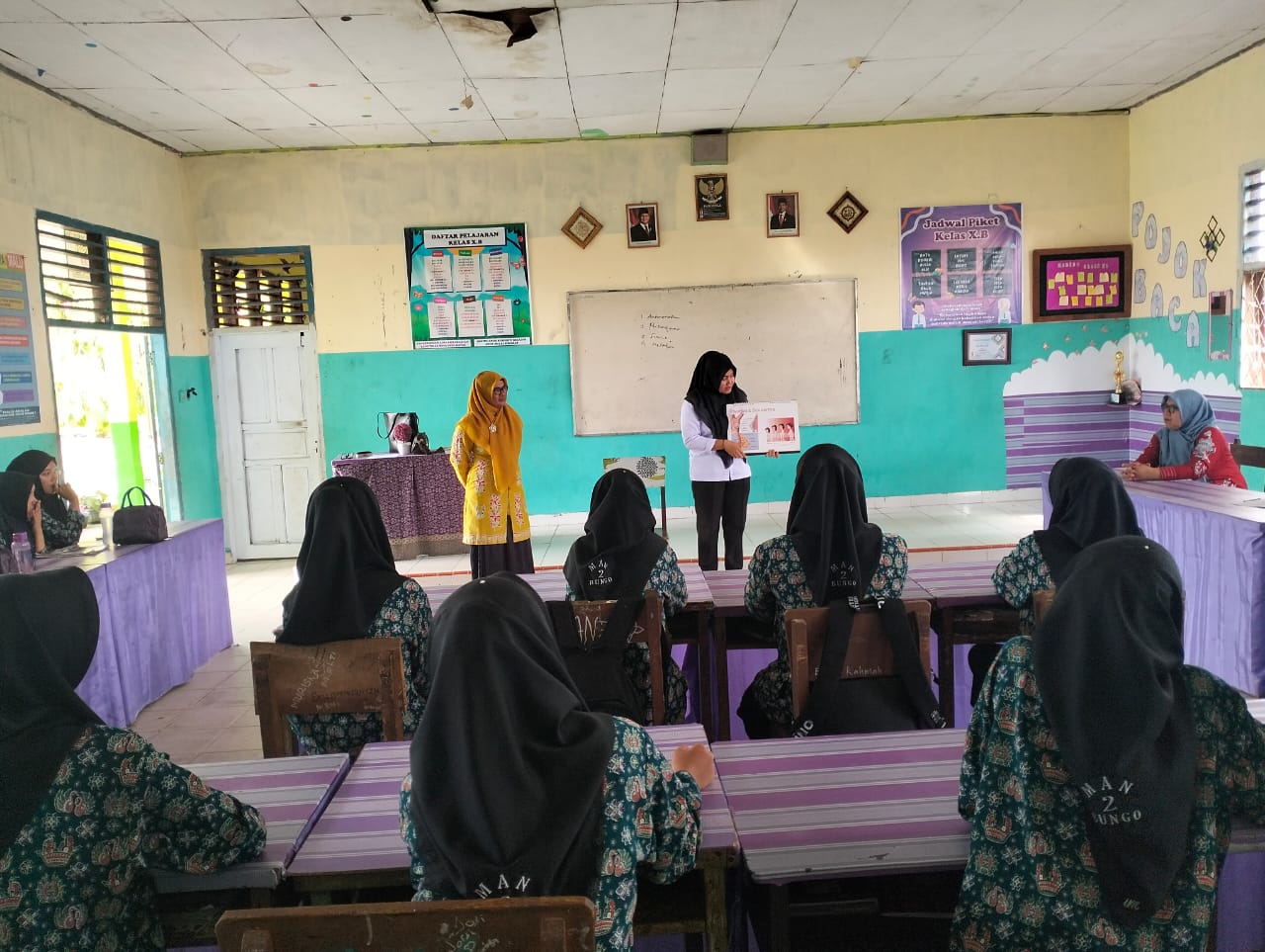 PENYULUHAN KESEHATAN REPRODUKSI DI MAN 2 BUNGO PENYULUHAN KESEHATAN REPRODUKSI DI MAN 2 BUNGO