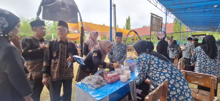 Komite dan Pimpinan MAN 2 Bungo Jadi Juri Lomba Stand Bazar di PORSEKA 2025 Komite dan Pimpinan MAN 2 Bungo Jadi Juri Lomba Stand Bazar di PORSEKA 2025