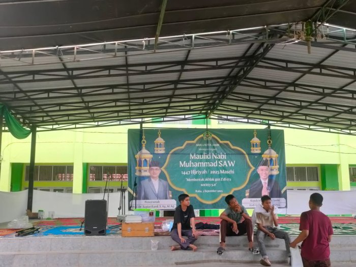 Siswa Ekskul Keagamaan MAN 2 Kota Jambi Matangkan Persiapan Peringatan Maulid Nabi Muhammad SAW Siswa Ekskul Keagamaan MAN 2 Kota Jambi Matangkan Persiapan Peringatan Maulid Nabi Muhammad SAW