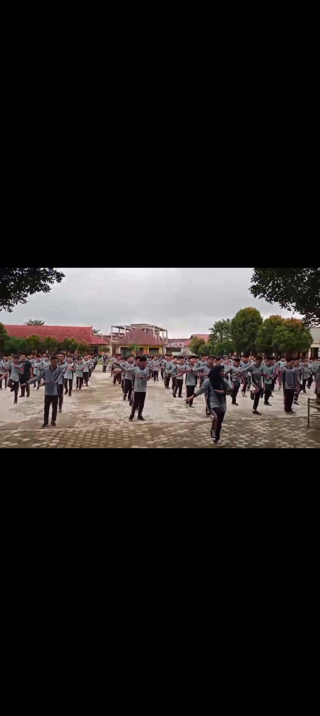 SENAM KEBUGARAN JASMANI BERSAMA SELURUH WARGA MADRASAH DI MTsN 2 BUNGO SENAM KEBUGARAN JASMANI BERSAMA SELURUH WARGA MADRASAH DI MTsN 2 BUNGO