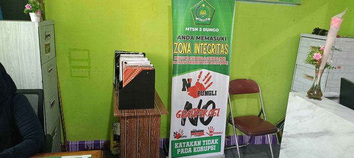 Pemasangan Banner Zona Integritas Perkuat Komitmen Anti Korupsi di MTsN 2 Bungo Pemasangan Banner Zona Integritas Perkuat Komitmen Anti Korupsi di MTsN 2 Bungo