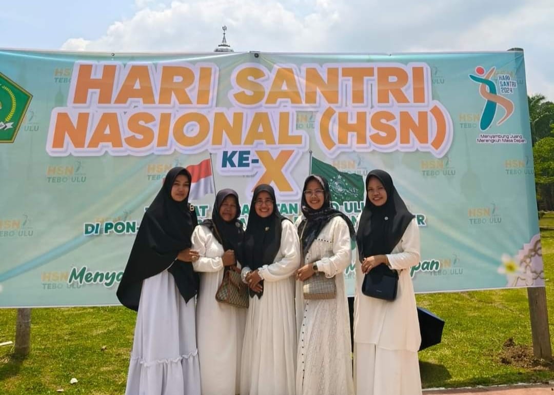 Keluarga Besar MTsN 5 Tebo Ikuti Upacara Hari Santri Nasional di Ponpes Sabilul Anwar Keluarga Besar MTsN 5 Tebo Ikuti Upacara Hari Santri Nasional di Ponpes Sabilul Anwar