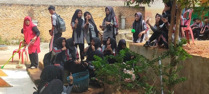 MTsN 2 Bungo Gelar Gotong Royong Sambut Ujian Akhir Semester MTsN 2 Bungo Gelar Gotong Royong Sambut Ujian Akhir Semester