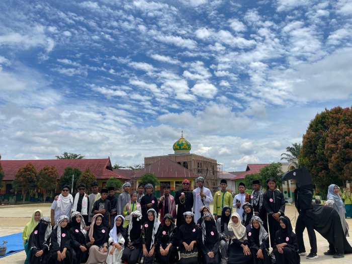 Nuansa Arab Saudi Meriahkan Maulid Nabi di MTsN 2 Bungo Nuansa Arab Saudi Meriahkan Maulid Nabi di MTsN 2 Bungo