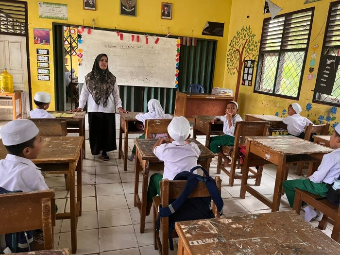 Selasa Religi: Siswa-Siswi MIN 1Muaro Jambi Didampingi Majelis Guru Kompak Tadarus Iqra Selasa Religi: Siswa-Siswi MIN 1Muaro Jambi Didampingi Majelis Guru Kompak Tadarus Iqra