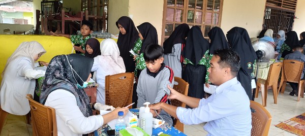 Pastikan Siswa Sehat, Puskesmas Rimbo Tengah Lakukan Pemeriksaan Kesehatan di MTsN 2 Bungo
