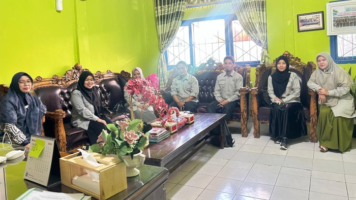 Sosialisasi Tadris Fisika IAIN di MAN 1 Kerinci Sosialisasi Tadris Fisika IAIN di MAN 1 Kerinci
