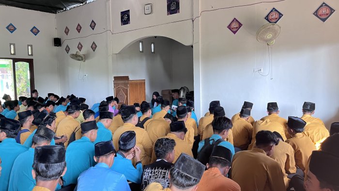 Tingkatkan Keimanan dan Karakter Islami, Siswa MAN 1 Tanjung Jabung Timur Rutin Laksanakan Yasinan Jumat Pagi