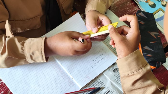 Penggaris Dibawa Sampai Istirahat: Antusiasme Siswa Kelas 3B MIN 4 Tebo Belajar Mengukur Benda di Sekitar Penggaris Dibawa Sampai Istirahat: Antusiasme Siswa Kelas 3B MIN 4 Tebo Belajar Mengukur Benda di Sekitar