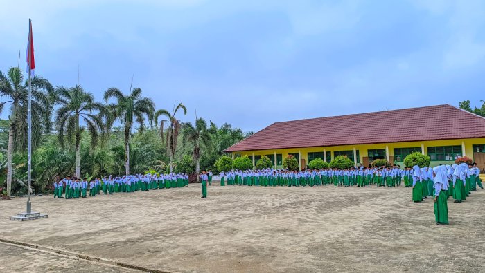 Upacara Penutup Semester, Kelas 5A MIN 4 Tebo Tampil Penuh Percaya Diri