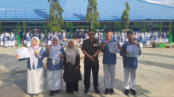 Empat Siswa MAN 1 Kerinci Terima Reward dari Kepala Madrasah atas Prestasi di Ajang Islamic Science Olympiad (ISO)