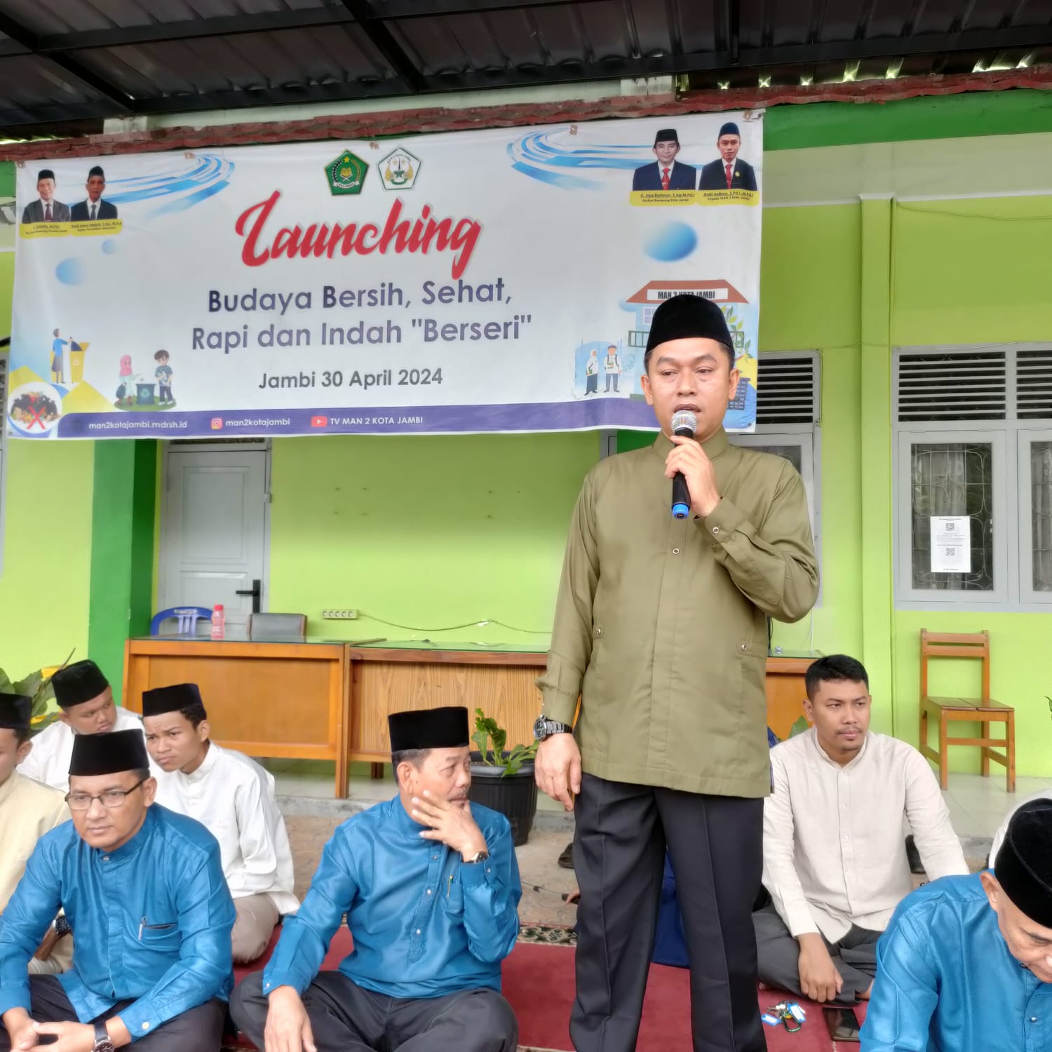 Pesan Kepala MAN 2 Kota Jambi Usai Kegiatan Rutin Yasinan Jumat: Kebersihan Tanggung Jawab Bersama Pesan Kepala MAN 2 Kota Jambi Usai Kegiatan Rutin Yasinan Jumat: Kebersihan Tanggung Jawab Bersama
