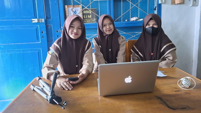 Menuju Panggung Prestasi. Tim Siswi MAN 1 Kerinci Siap Adu Wawasan di BPK Muda 2025 Menuju Panggung Prestasi. Tim Siswi MAN 1 Kerinci Siap Adu Wawasan di BPK Muda 2025