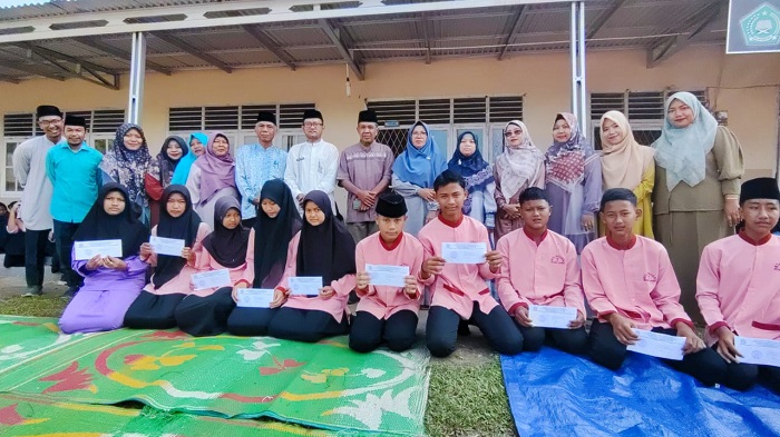 SAMBUT LEBARAN ANAK YATIM 10 MUHARRAM 1446 H, MTsN 7 MUARO JAMBI BERIKAN SANTUNAN SAMBUT LEBARAN ANAK YATIM 10 MUHARRAM 1446 H, MTsN 7 MUARO JAMBI BERIKAN SANTUNAN