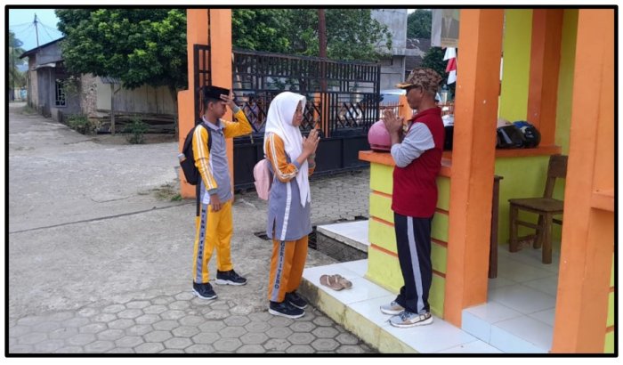 Hangat! Guru Piket MTsN 1 Tebo, Sambut Siswa di Gerbang, Pastikan Kedisiplinan dan Semangat Pagi Hangat! Guru Piket MTsN 1 Tebo, Sambut Siswa di Gerbang, Pastikan Kedisiplinan dan Semangat Pagi