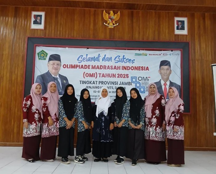 Kepala MAN 2 Bungo Memberikan Apresiasi Kepada Della Juniza Dalam OMI Tahun 2025 Tingkat Provinsi Kepala MAN 2 Bungo Memberikan Apresiasi Kepada Della Juniza Dalam OMI Tahun 2025 Tingkat Provinsi