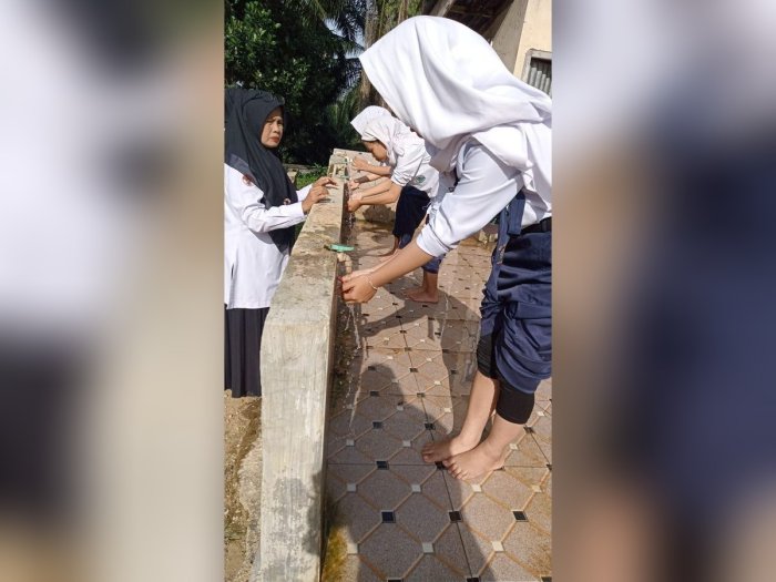 Tingkatkan Kualitas Ibadah, Siswa MTsN 2 Bungo Perdalam Tata Cara Wudhu dalam Pesantren Kilat