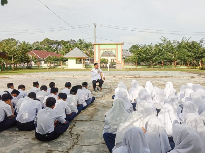 Momentum Ramadhan, Kepala Madrasah Buka Hari Pertama KBM di MTsN 1 Bungo dengan Pesan Spiritual Momentum Ramadhan, Kepala Madrasah Buka Hari Pertama KBM di MTsN 1 Bungo dengan Pesan Spiritual