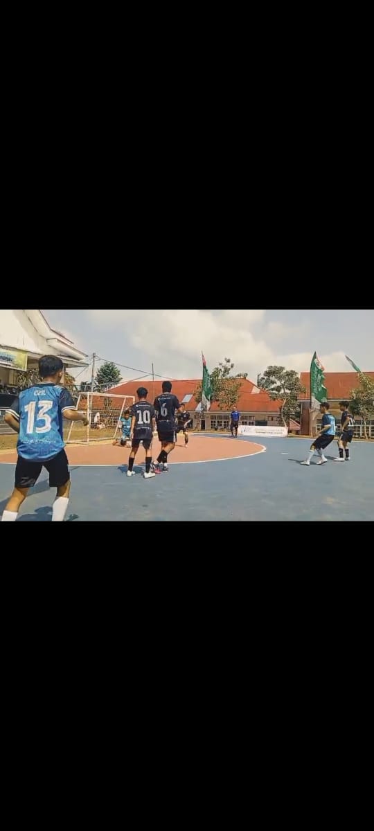 MTsN 2 BUNGO IKUTI DIAZ CIMPETITION 2025 TAMPIL SEMNGAT JUANG DI CABANG FUTSAL 