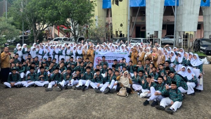 Guru dan Siswa MTsN 3 Kota Jambi Ikuti Sosialisasi Pencegahan Radikalisme