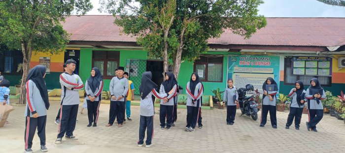 Menuju Petugas Upacara yang Tangguh, VII F Intensifkan Latihan Perdana Menuju Petugas Upacara yang Tangguh, VII F Intensifkan Latihan Perdana