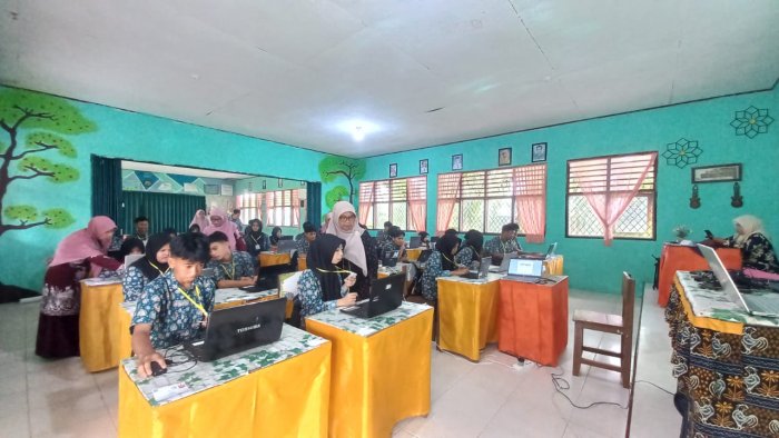 Kepala MAN 2 Bungo Tinjau Langsung Pelaksanaan Tes Kemampuan Akademik (TKA) 2025, Pastikan Berjalan Lancar dan Tertib Kepala MAN 2 Bungo Tinjau Langsung Pelaksanaan Tes Kemampuan Akademik (TKA) 2025, Pastikan Berjalan Lancar dan Tertib