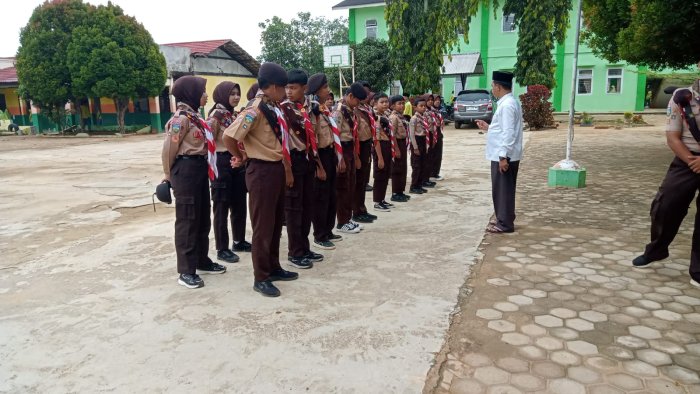 Kepala MTsN 2 Bungo Lepas Pramuka Gabungan ke MAN 1 Bungo Kepala MTsN 2 Bungo Lepas Pramuka Gabungan ke MAN 1 Bungo