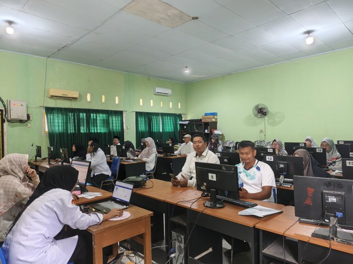 MAN 1 Kota Jambi Tuntaskan Survei Lingkungan Belajar Tanpa Kendala