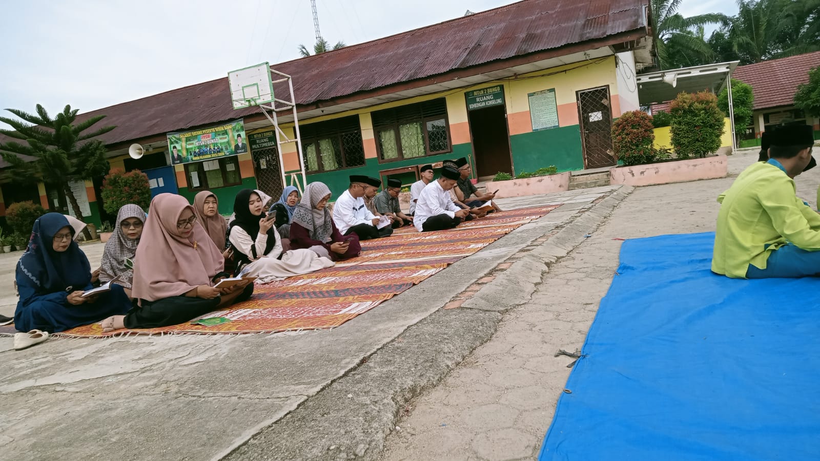 MTsN 2 BUNGO GELAR YASINAN RUTIN DAN PENCERAHAN DARI KEPALA MADRASAH MTsN 2 BUNGO GELAR YASINAN RUTIN DAN PENCERAHAN DARI KEPALA MADRASAH
