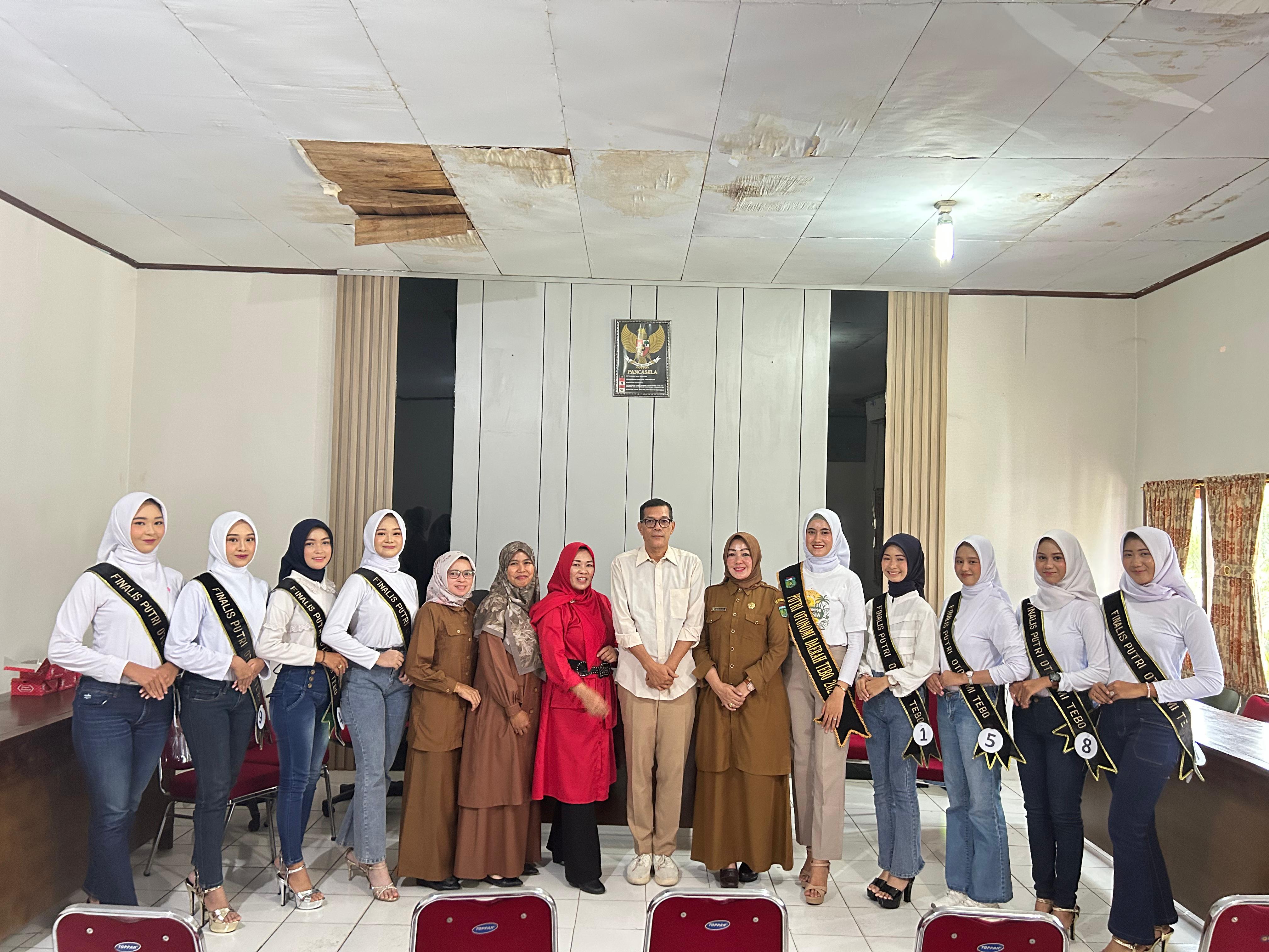 2 SISWI MAN 2 TEBO MASUK FINALIS PEMILIHAN PUTRI OTONOMI DAERAH TEBO 2 SISWI MAN 2 TEBO MASUK FINALIS PEMILIHAN PUTRI OTONOMI DAERAH TEBO