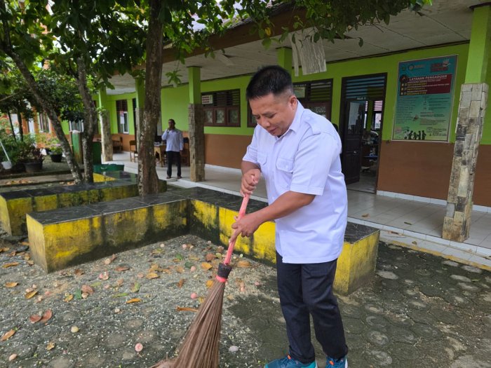 Sigap dan Profesional, Guru Piket MTsN 1 Bungo Jalankan Tugas dengan Penuh Tanggung Jawab
