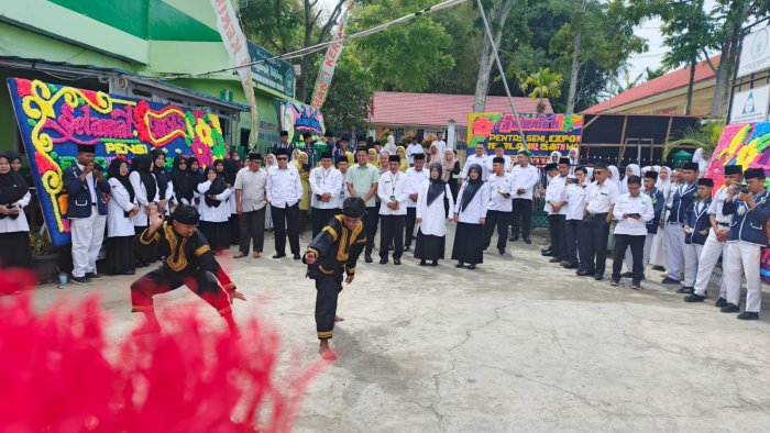 Kakankemenag Kerinci Buka Secara Resmi Expo ke-12 dan Harlah ke-58 MAN 1 Kerinci, Suasana Penuh Haru dan Semangat Kakankemenag Kerinci Buka Secara Resmi Expo ke-12 dan Harlah ke-58 MAN 1 Kerinci, Suasana Penuh Haru dan Semangat
